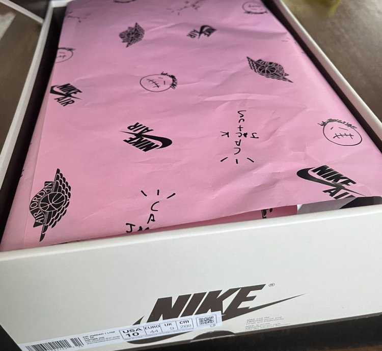 Jordan 1 Low Velvet Travis Scott