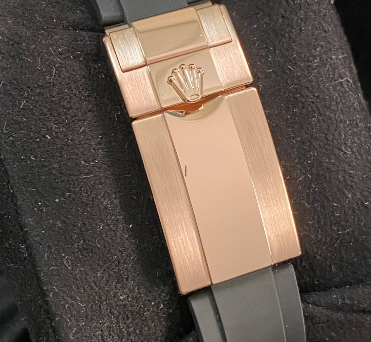 Rolex Daytona New 2022 Unworn Cosmograph Daytona Rose Gold Meteorite Dial 116515ln Full Set