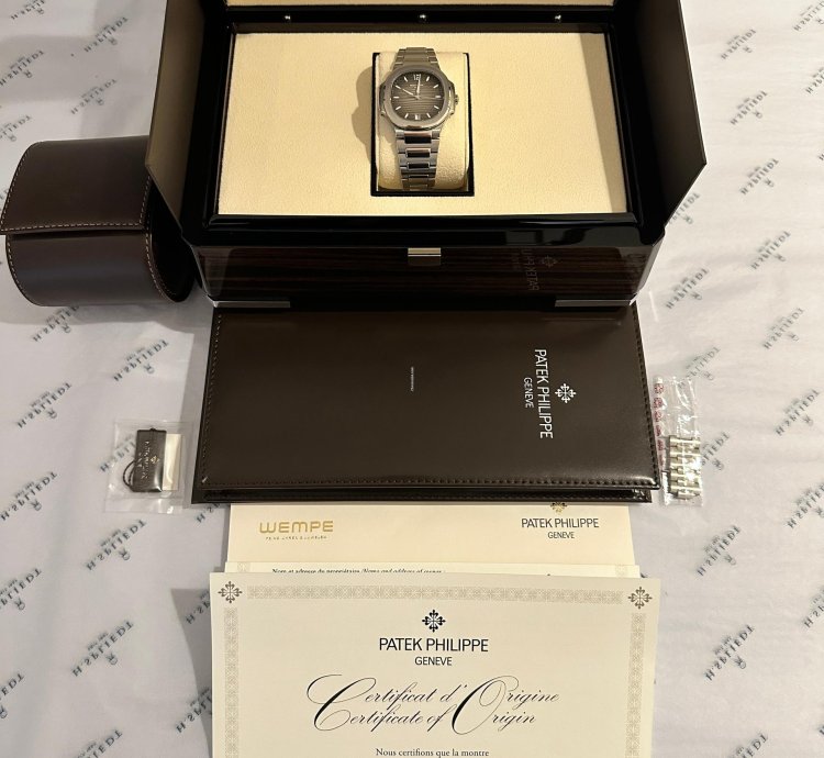 Patek Philippe Nautilus Lady 35 Mm Grey Dial 7118 1a-011 Very Good Condt Incl Invoice Germ 2022