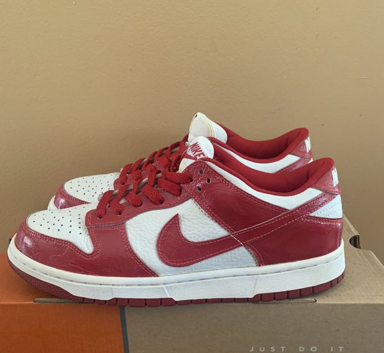2001 Nike Dunk Low Patent Leather Varsity Red Eu