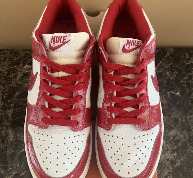 2001 Nike Dunk Low Patent Leather Varsity Red Eu
