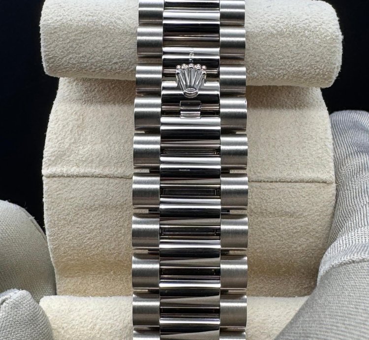 Rolex Day-date 40 Olive Dial Unworn