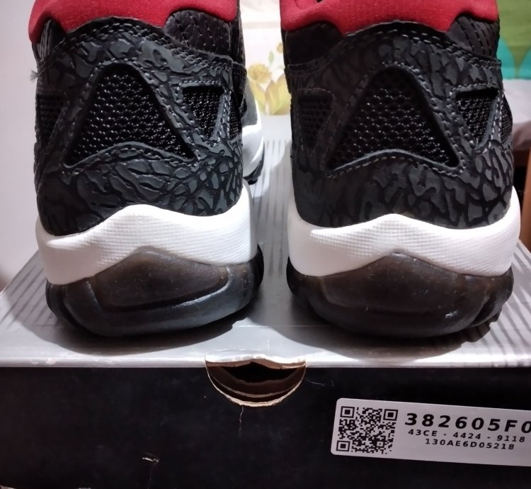 2003 Air Jordan 11 Retro Low Ie Bred 306008-061