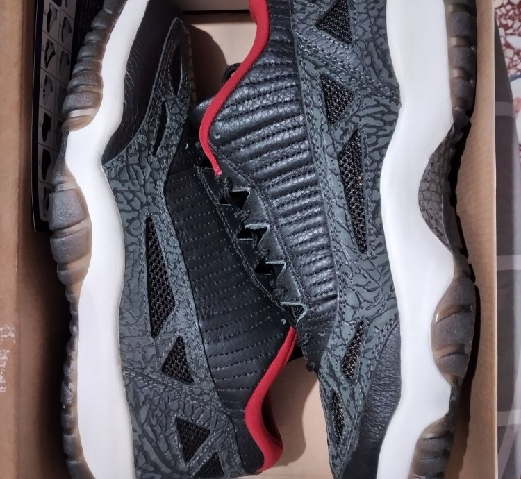 2003 Air Jordan 11 Retro Low Ie Bred 306008-061