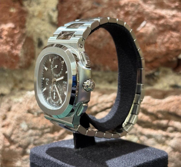 Patek Philippe Nautilus Like New Aus 2021