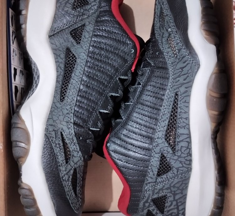 2003 Air Jordan 11 Retro Low Ie Bred 306008-061