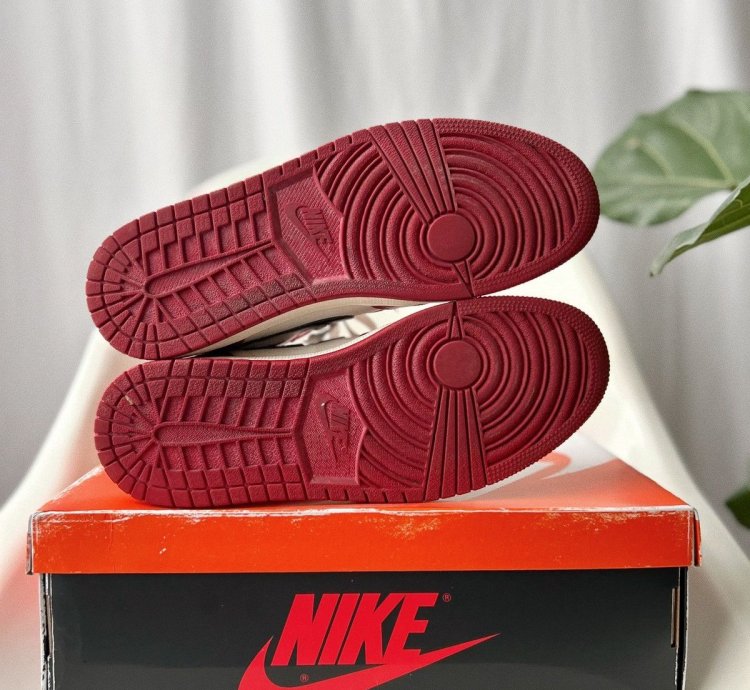 Jordan 1 Retro High Lost And Found