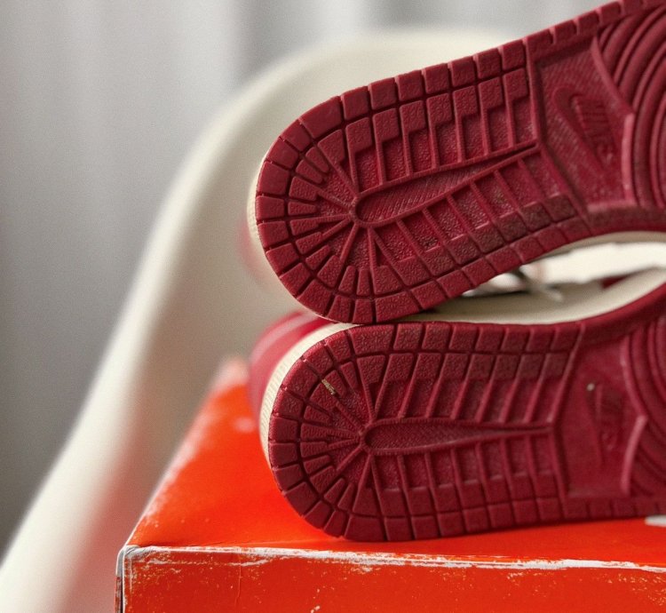 Jordan 1 Retro High Lost And Found