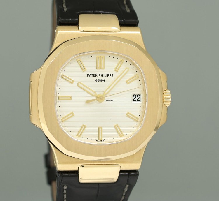 Patek Philippe Nautilus Mint Papers Nautilus 5711j White 18k Yellow Gold 5711j-001 Watch Box