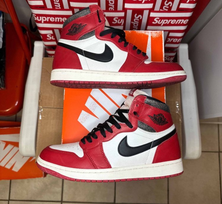 Jordan 1 Retro High Og Chicago Lost Found - Sz 9 5