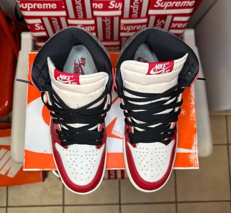 Jordan 1 Retro High Og Chicago Lost Found - Sz 9 5
