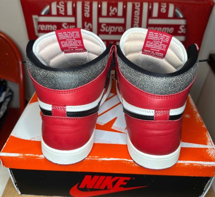 Jordan 1 Retro High Og Chicago Lost Found - Sz 9 5