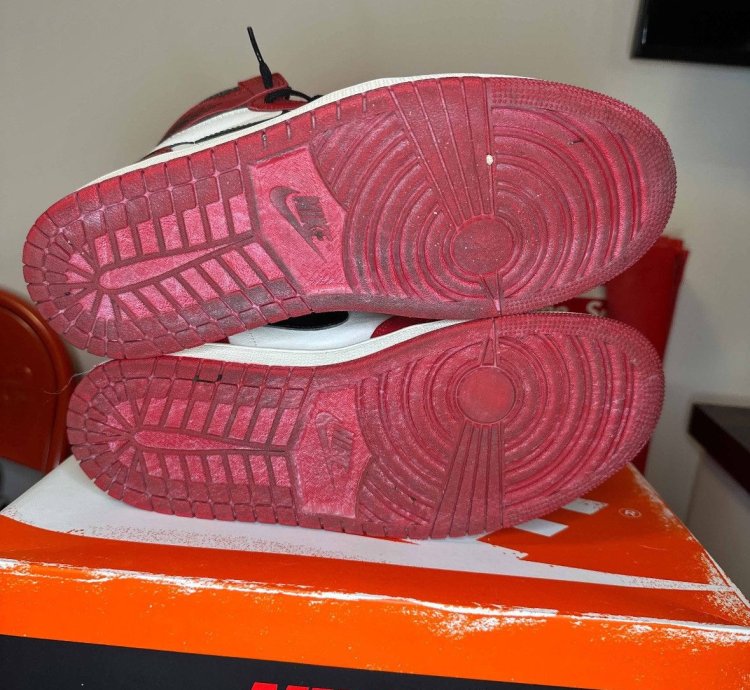 Jordan 1 Retro High Og Chicago Lost Found - Sz 9 5