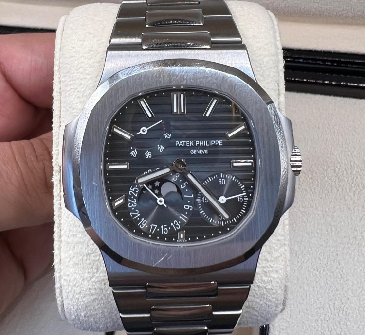 Patek Philippe Nautilus Moon Phase 5712