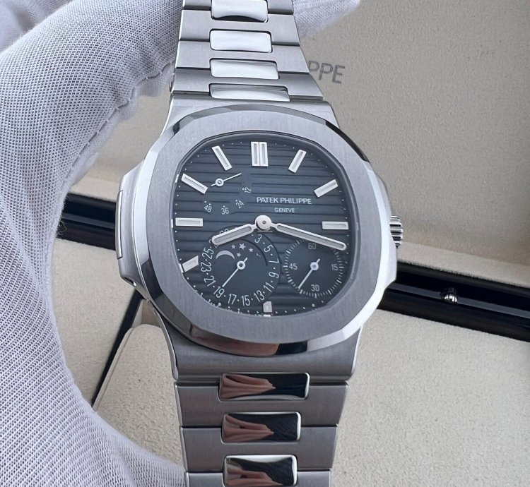 Patek Philippe Nautilus Moon Phase 5712