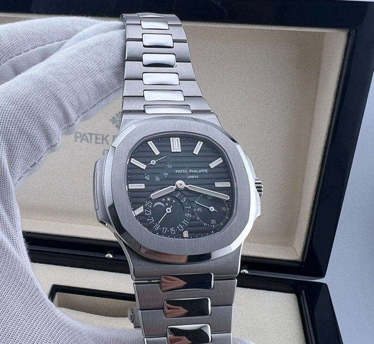 Patek Philippe Nautilus Moon Phase 5712