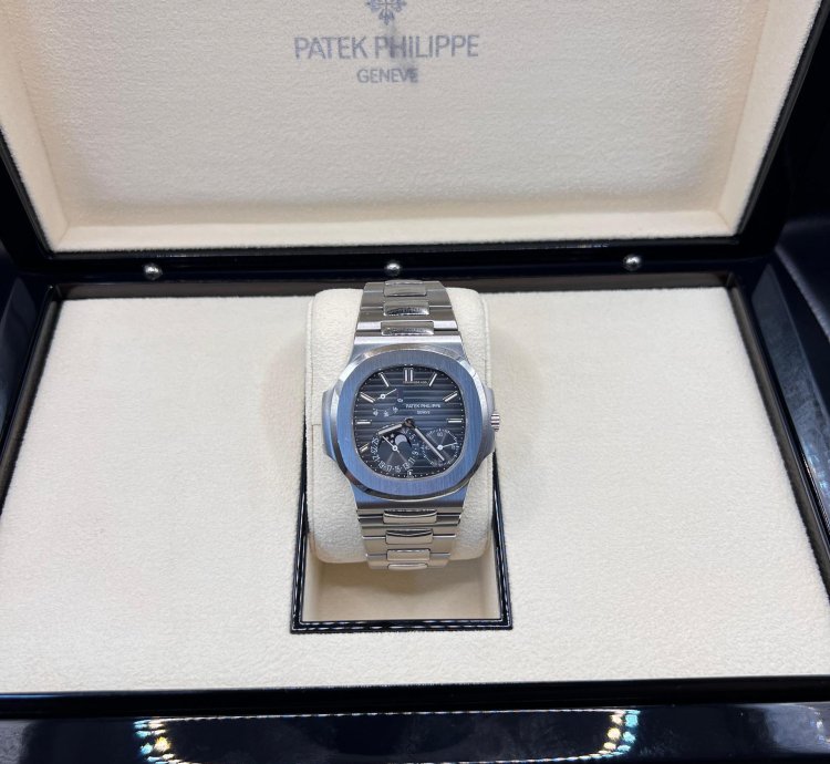 Patek Philippe Nautilus Moon Phase 5712