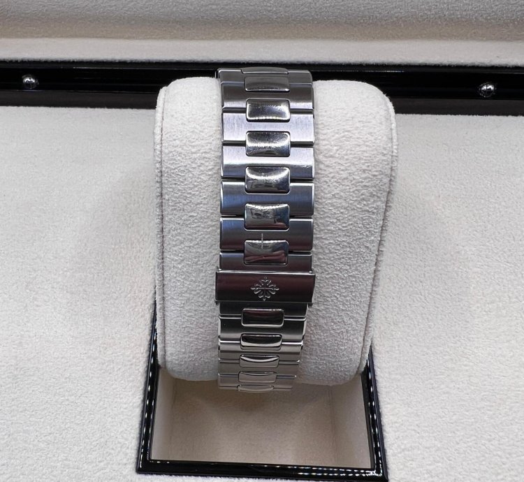 Patek Philippe Nautilus Moon Phase 5712