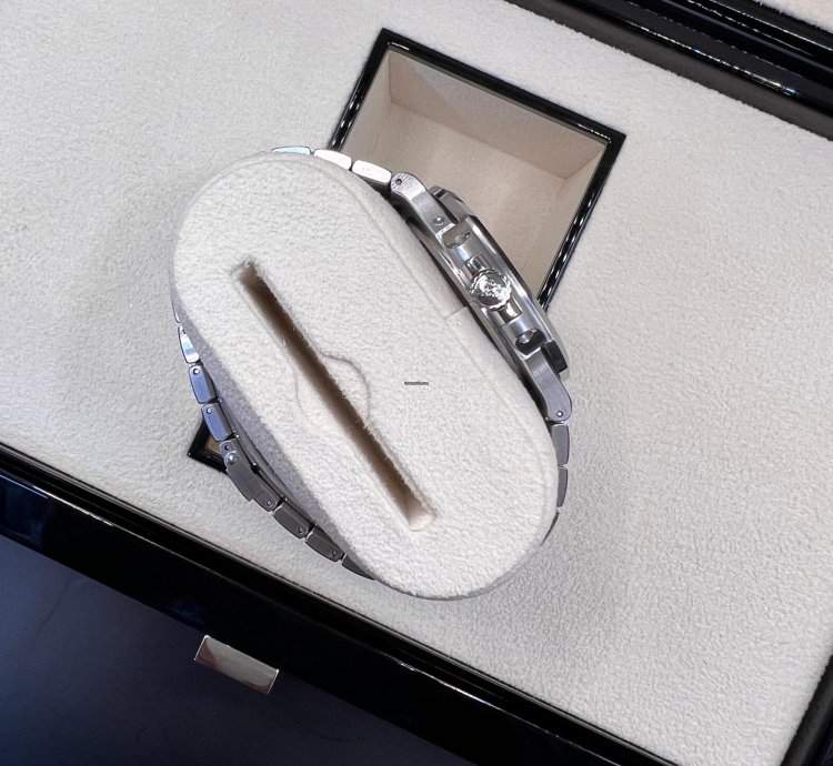 Patek Philippe Nautilus Moon Phase 5712