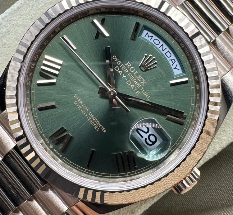 Rolex Day-date 40 Olive Green Roman Dial Unworn