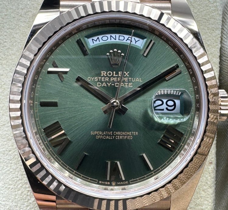 Rolex Day-date 40 Olive Green Roman Dial Unworn