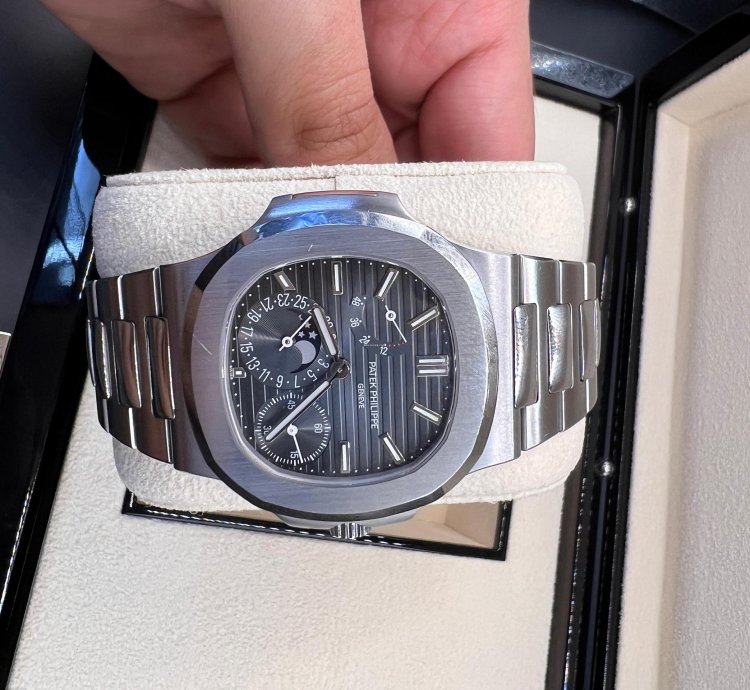 Patek Philippe Nautilus Moon Phase 5712