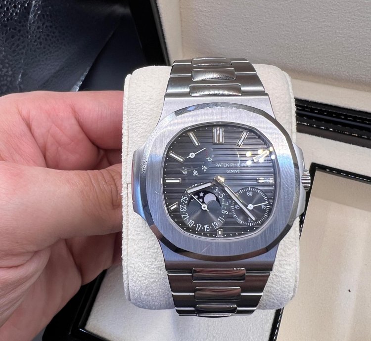 Patek Philippe Nautilus Moon Phase 5712