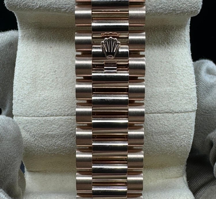 Rolex Day-date 40 Olive Green Roman Dial Unworn