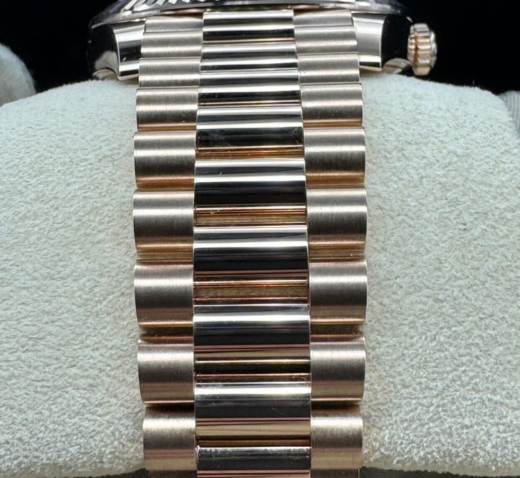 Rolex Day-date 40 Olive Green Roman Dial Unworn