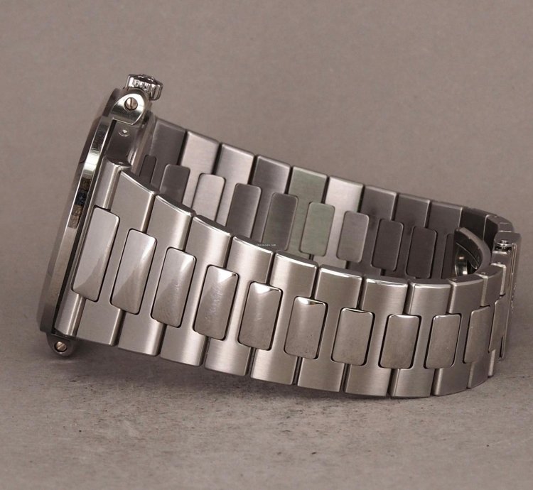 Patek Philippe Nautilus Moon Phase 5712 1a-001