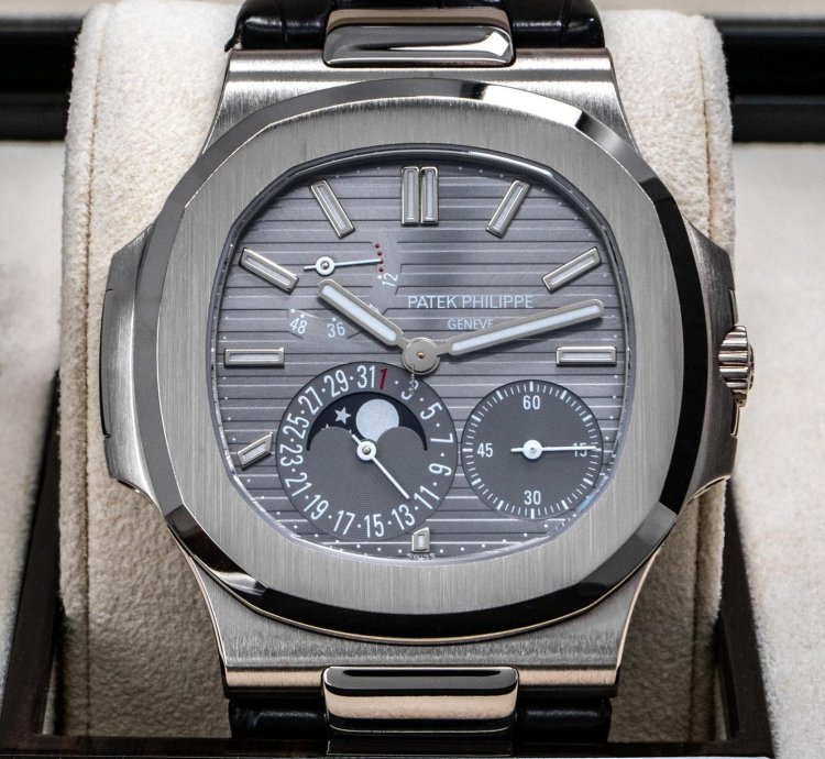 Patek Philippe Nautilus Moon Phase 5712g-001
