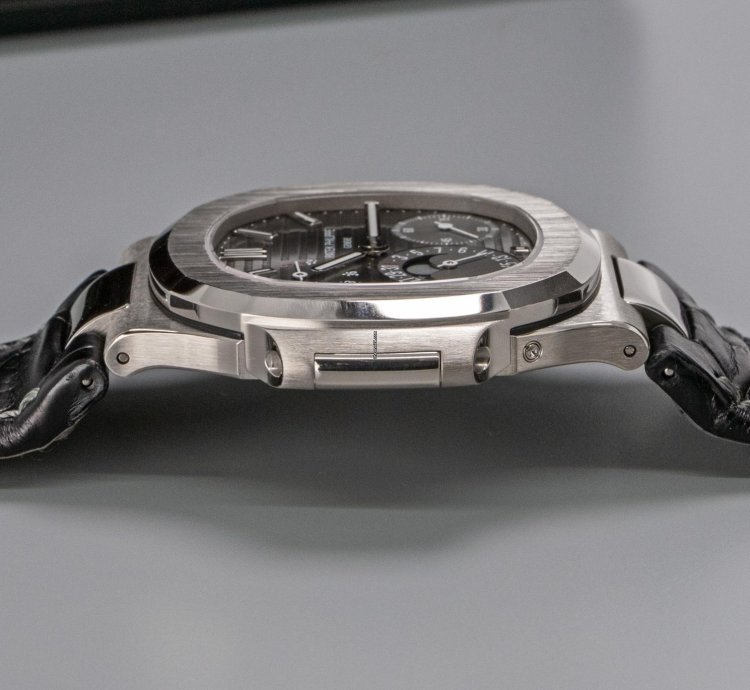 Patek Philippe Nautilus Moon Phase 5712g-001