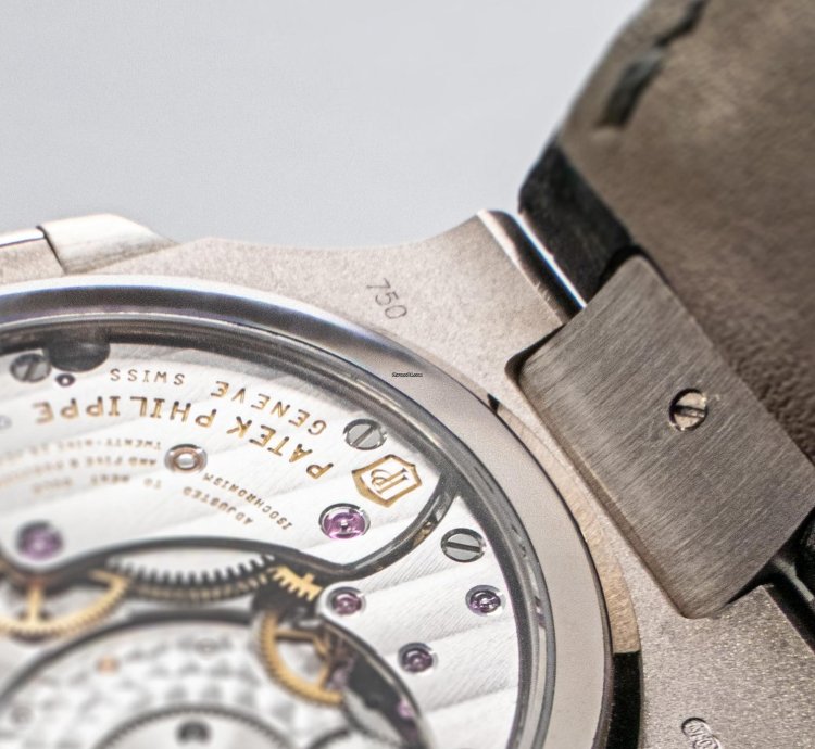 Patek Philippe Nautilus Moon Phase 5712g-001
