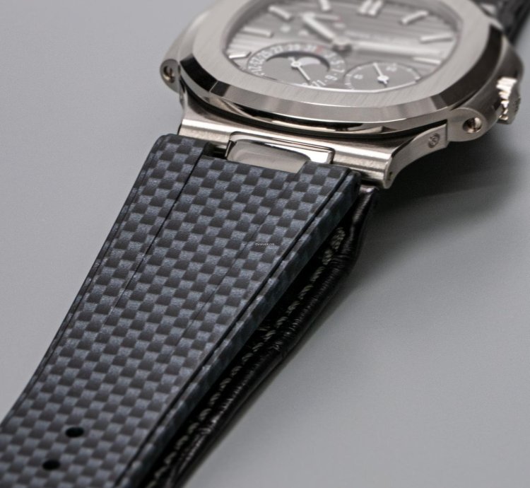 Patek Philippe Nautilus Moon Phase 5712g-001