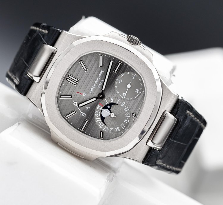 Patek Philippe Nautilus Moon Phase White Gold 40mm 5712g - Box Papers