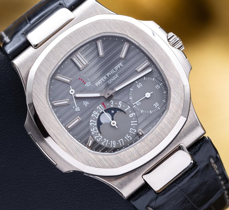 Patek Philippe Nautilus Moon Phase White Gold 40mm 5712g - Box Papers