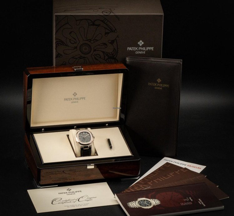 Patek Philippe Nautilus Moonphase 5712g-001 18k White Gold 40mm Box Papers