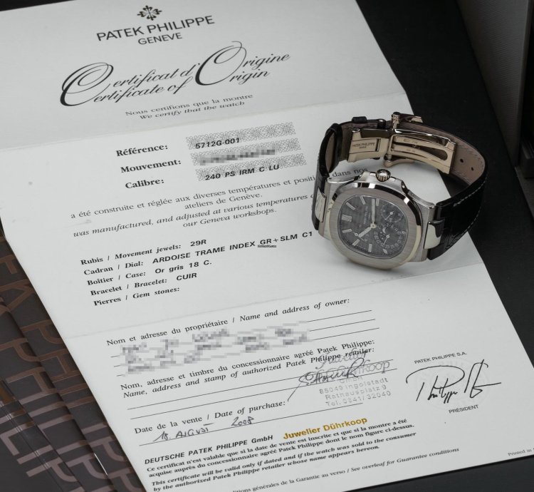 Patek Philippe Nautilus Moonphase 5712g-001 18k White Gold 40mm Mint