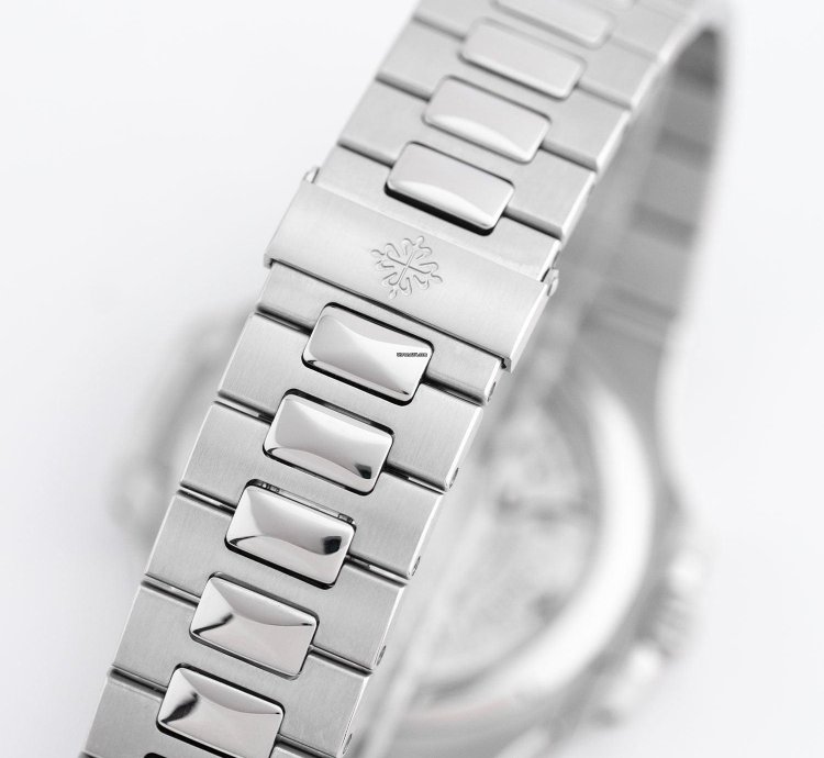 Patek Philippe Nautilus Moonphase Blue Dial - 5712 1a-001