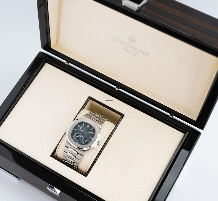 Patek Philippe Nautilus Moonphase Blue Dial - 5712 1a-001