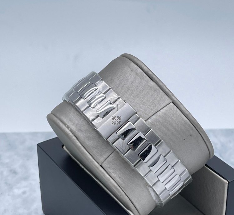 Patek Philippe Nautilus Moonphase Dec 2011