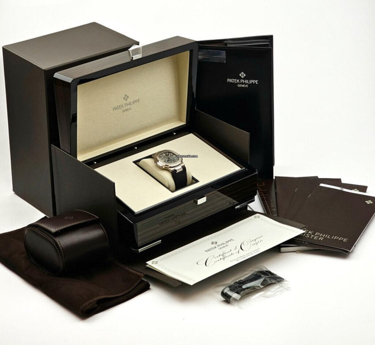 Patek Philippe Nautilus Moonphase Power Reserve 40 White Gold Moonphase Power Reserve - 2017 Papers
