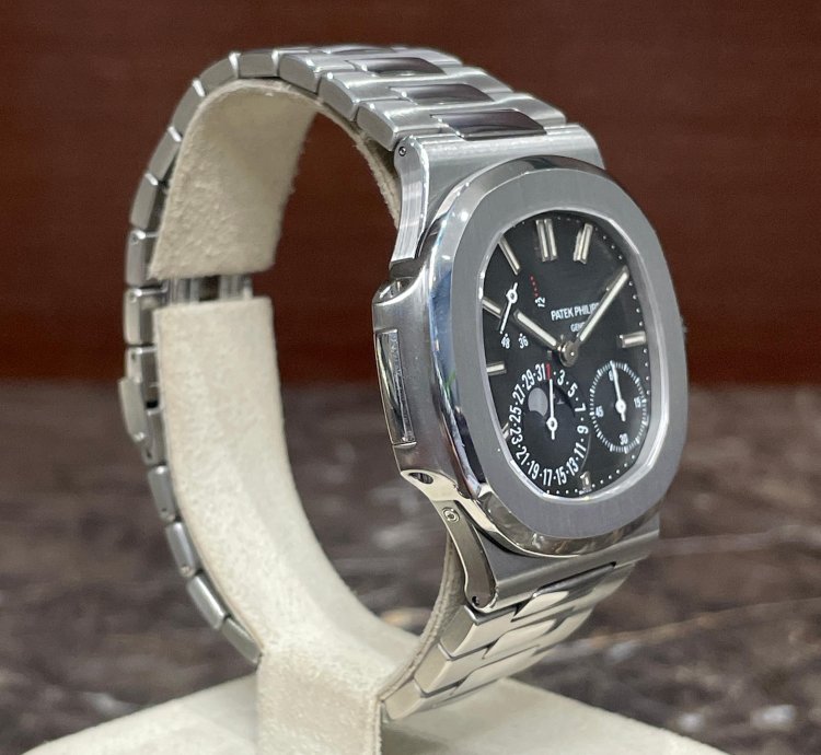 Patek Philippe Nautilus Moonphase Steel 2018 Eu Ref 5712 1a-001