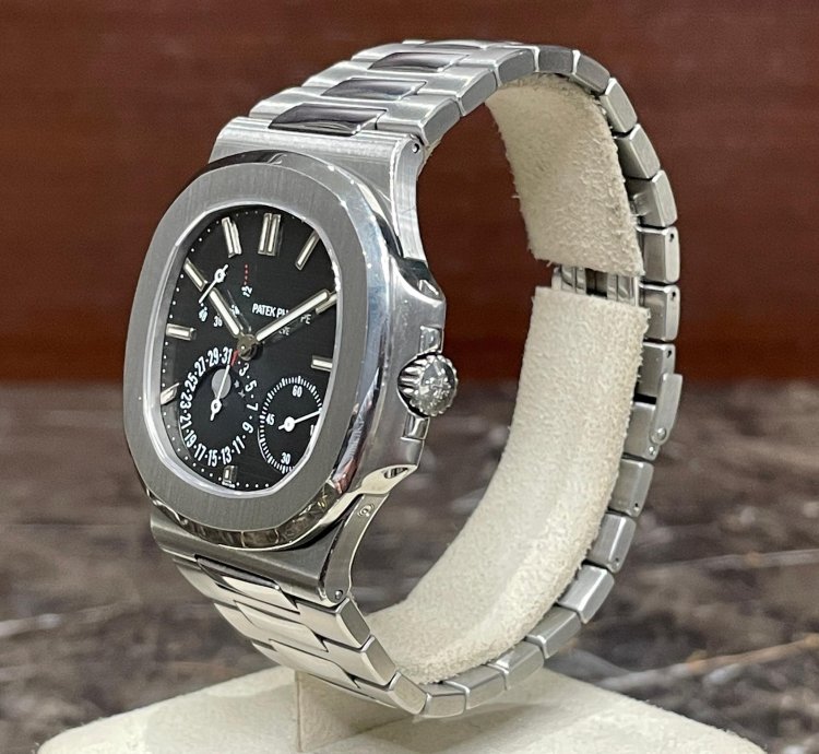 Patek Philippe Nautilus Moonphase Steel 2018 Eu Ref 5712 1a-001