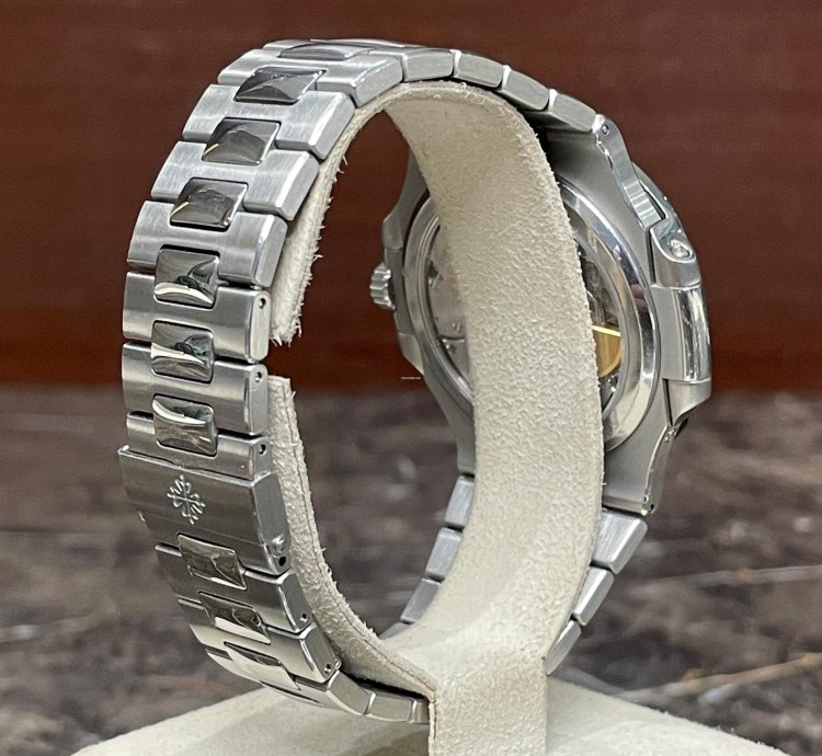 Patek Philippe Nautilus Moonphase Steel 2018 Eu Ref 5712 1a-001