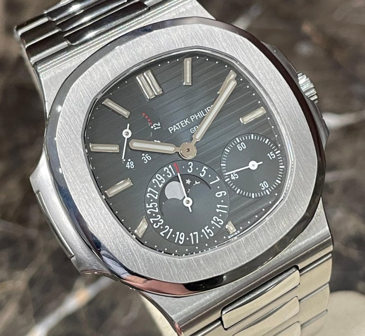 Patek Philippe Nautilus Moonphase Steel 2018 Eu Ref 5712 1a-001