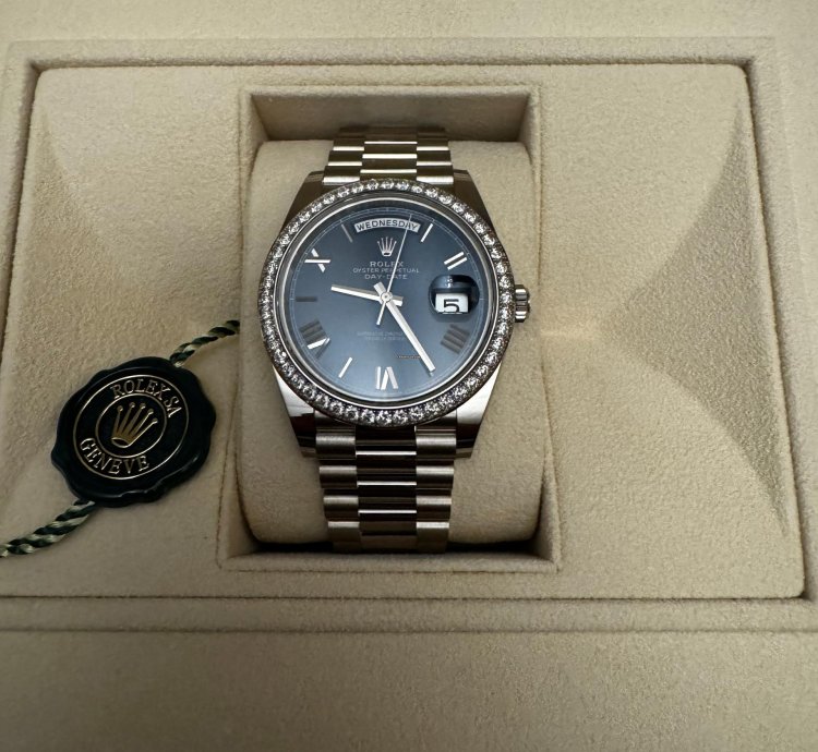 Rolex Day-date 40 Oyster 40 Mm White Gold And Diamonds