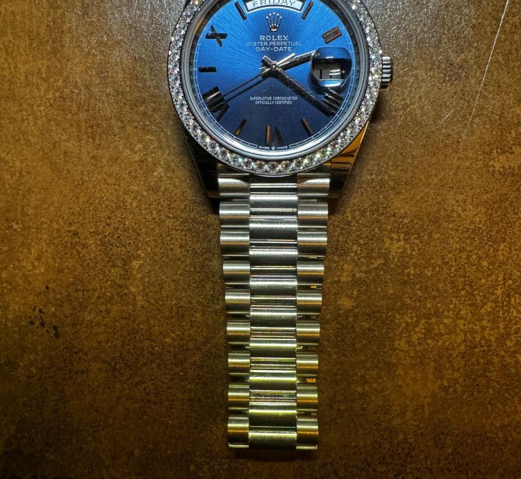 Rolex Day-date 40 Oyster 40 Mm White Gold And Diamonds