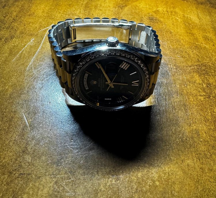 Rolex Day-date 40 Oyster 40 Mm White Gold And Diamonds