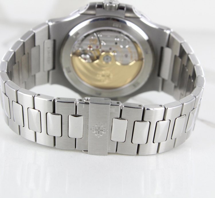 Patek Philippe Nautilus New Caliber 330